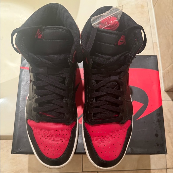 Jordan ‘Banned’ 1s - Picture 4 of 6